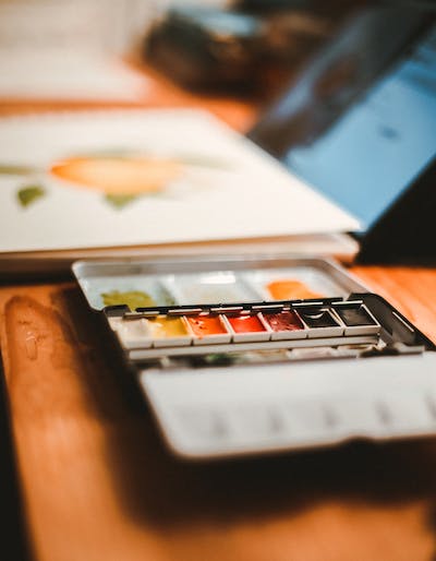 Descubre los detalles del seguimiento de noticias en redes sociales de la Fundación de Arte y Pensamiento Martín Chirino