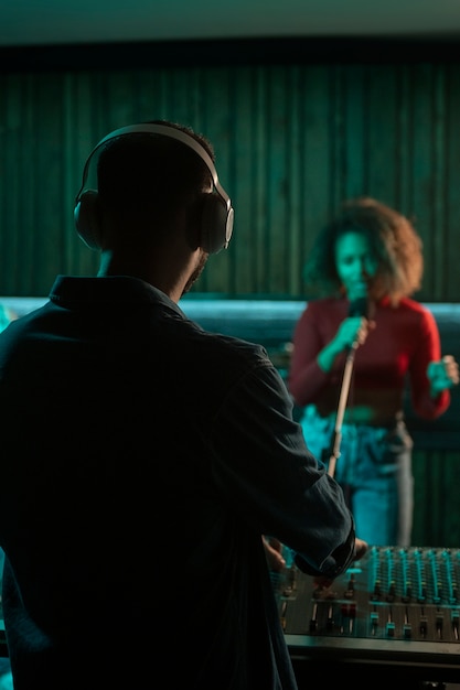 3 TED Talks esenciales para profesionales del seguimiento de medios